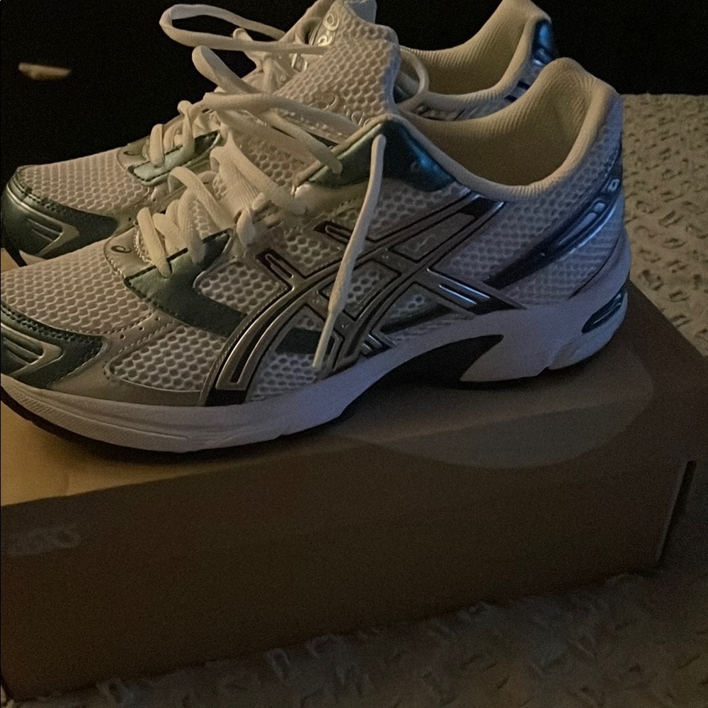 ASICS White and Teal Running Shoes